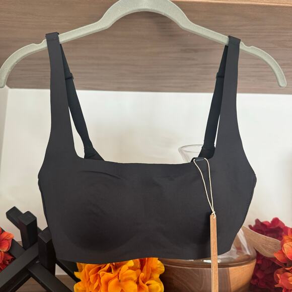 Skims Recycled Swim Molded Scoop Bikini Top in Onyx - Picture 1 of 5